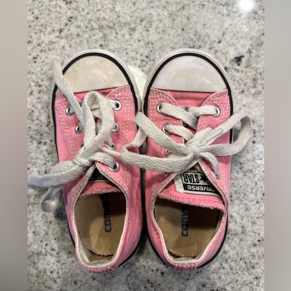 Pink Converse Toddler Size 7 - Picture 2 of 5